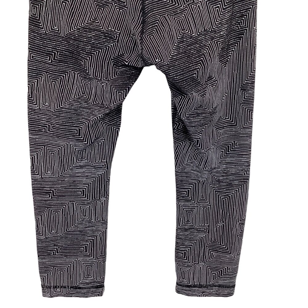 Lululemon Leggings Size 6 Wunder Under Crop Maze Jacquard Black & White Geometri - Picture 8 of 8